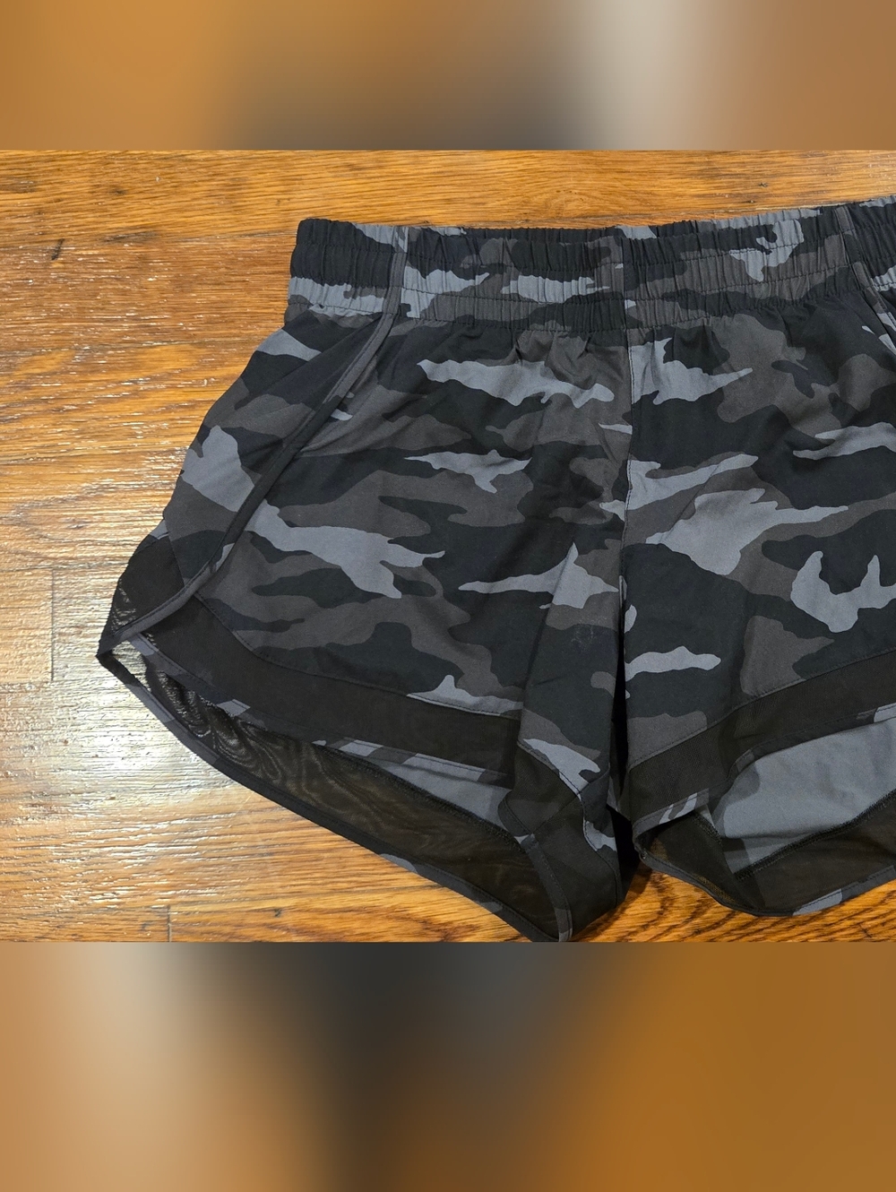 ATHLETA Mesh Racer Run Short 4” Black Gray Camo Shorts Size Small